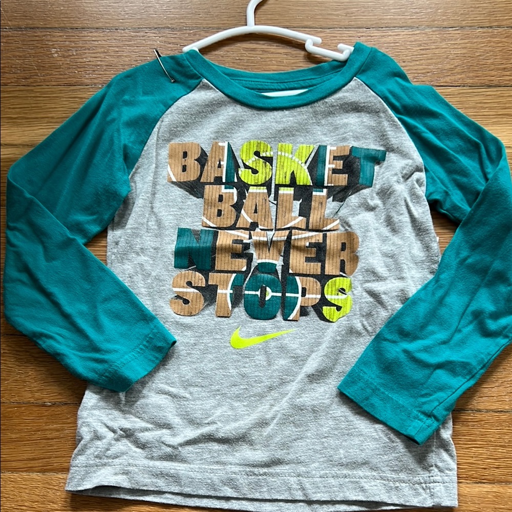 Great condition Nike Green and Gray Long Sleeve Tee, size 4